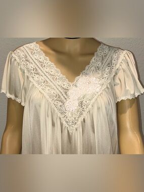 Elegant Lace V-Neck Nightgown in Ivory